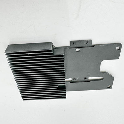 ISO9001 CNC που επεξεργάζεται το θερμαντικό σώμα Heatsink στη μηχανή αργιλίου συνήθειας μερών