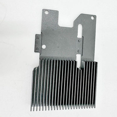 ISO9001 CNC που επεξεργάζεται το θερμαντικό σώμα Heatsink στη μηχανή αργιλίου συνήθειας μερών