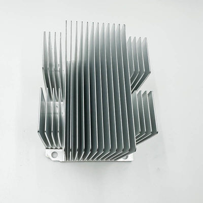 Συνήθεια CNC που επεξεργάζεται το αργίλιο Heatsinks μερών για τη διέλευση ραγών στη μηχανή