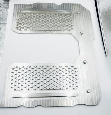 CNC που επεξεργάζεται το πιάτο βάσεων lap-top αργιλίου, έξοχη ήρεμη βάση lap-top κραμάτων αργιλίου υψηλής δύναμης ανεμιστήρων lap-top στη μηχανή heatsink