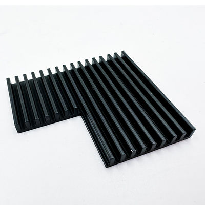 Αργίλιο CNC που επεξεργάζεται τα μέρη μαύρο Heatsink για το θερμοκήπιο που φυτεύει στη μηχανή τα φω'τα των οδηγήσεων
