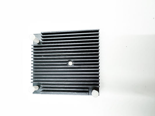 Βιομηχανικό CNC που επεξεργάζεται τα μέρη Alu Heatsink για την αεροναυτική ηλεκτρονική/το ραντάρ στη μηχανή