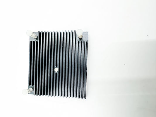 Βιομηχανικό CNC που επεξεργάζεται τα μέρη Alu Heatsink για την αεροναυτική ηλεκτρονική/το ραντάρ στη μηχανή
