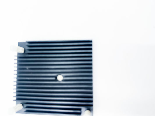 Βιομηχανικό CNC που επεξεργάζεται τα μέρη Alu Heatsink για την αεροναυτική ηλεκτρονική/το ραντάρ στη μηχανή